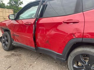 2018 Jeep Compass Altitude 4x4 - Primary Damage Right Image